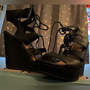 Chinese laundry lace up wedges size 8.5